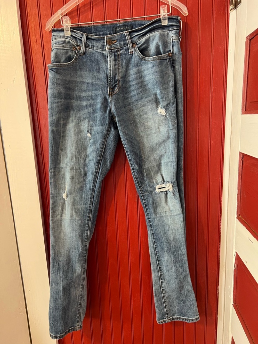 Aeropostale Men's Blue Slim Straight-Leg Distressed Jeans 30/32